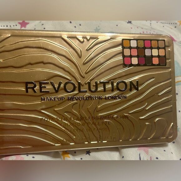 NIB Revolution Makeup Palette - Picture 15 of 16